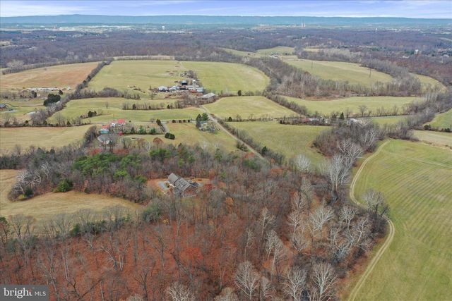 1052 OPEQUON LN, Kearneysville, WV 25430