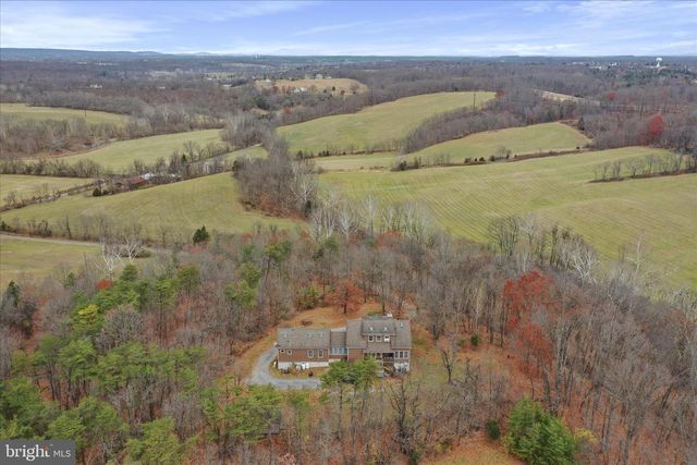 1052 OPEQUON LN, Kearneysville, WV 25430