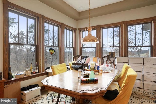 1052 OPEQUON LN, Kearneysville, WV 25430