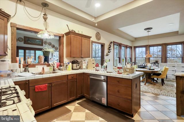 1052 OPEQUON LN, Kearneysville, WV 25430