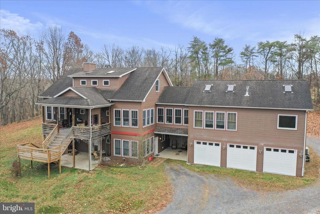 1052 OPEQUON LN, Kearneysville, WV 25430