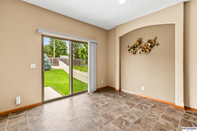 16318 R Street, Omaha, NE 68135