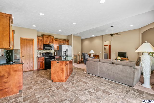 16318 R Street, Omaha, NE 68135