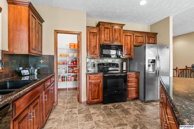 16318 R Street, Omaha, NE 68135