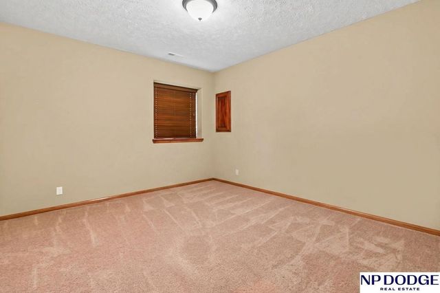 16318 R Street, Omaha, NE 68135