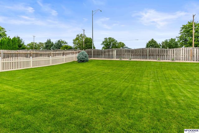 16318 R Street, Omaha, NE 68135