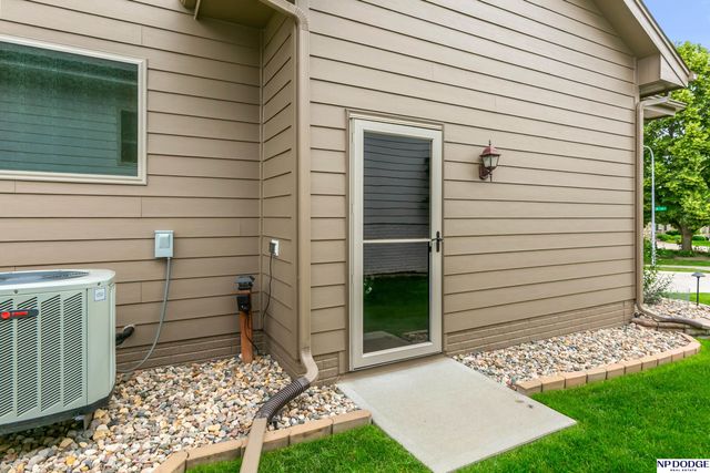 16318 R Street, Omaha, NE 68135