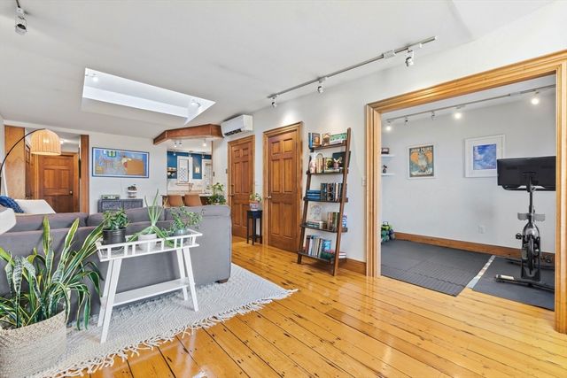 43 Russell St 3, Boston, MA 02129