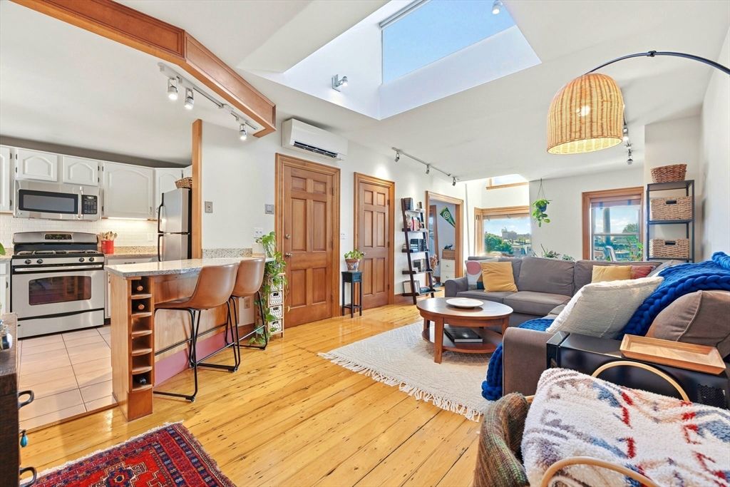 43 Russell St 3, Boston, MA 02129