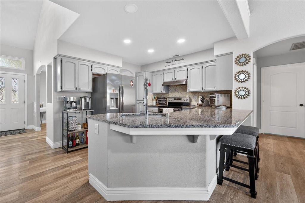 Image 11 of property listing at 8416 N Sharon Avenue, Fresno, CA 93720