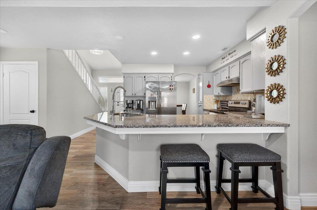 Image 12 of property listing at 8416 N Sharon Avenue, Fresno, CA 93720