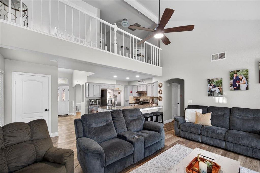 Image 16 of property listing at 8416 N Sharon Avenue, Fresno, CA 93720