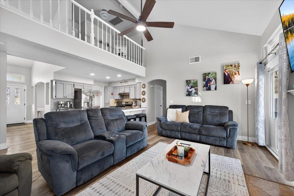 Image 17 of property listing at 8416 N Sharon Avenue, Fresno, CA 93720