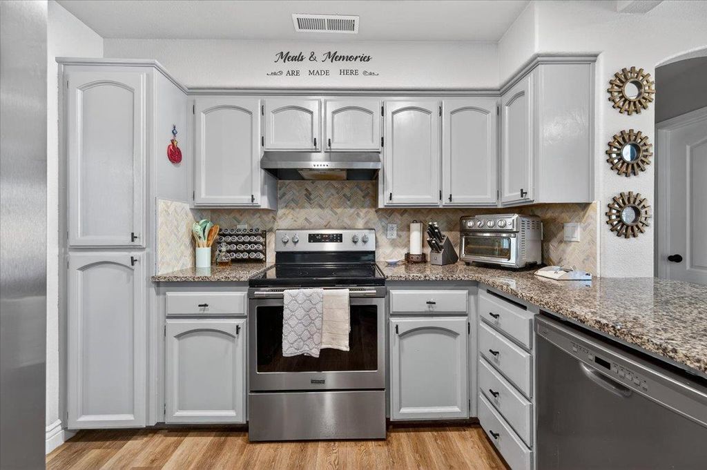 Image 22 of property listing at 8416 N Sharon Avenue, Fresno, CA 93720