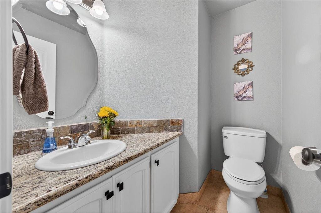 Image 25 of property listing at 8416 N Sharon Avenue, Fresno, CA 93720