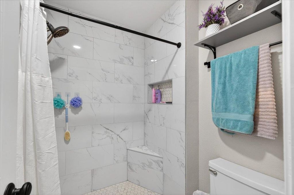 Image 33 of property listing at 8416 N Sharon Avenue, Fresno, CA 93720