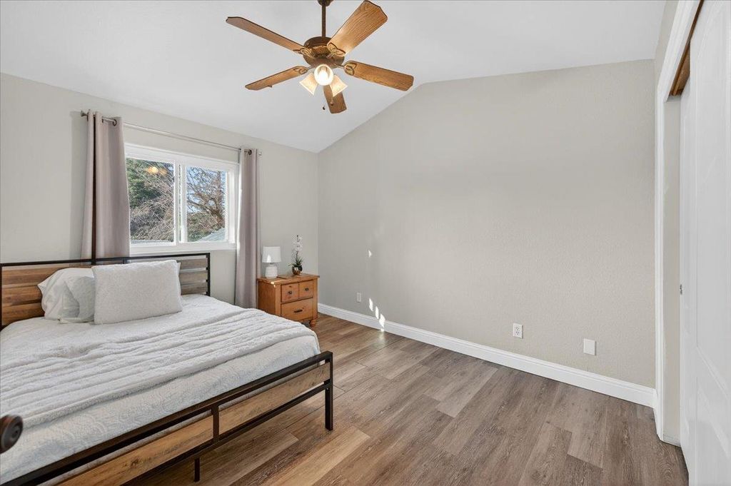 Image 42 of property listing at 8416 N Sharon Avenue, Fresno, CA 93720