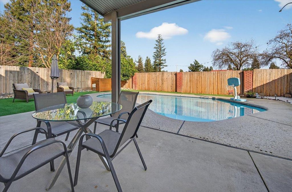 Image 44 of property listing at 8416 N Sharon Avenue, Fresno, CA 93720