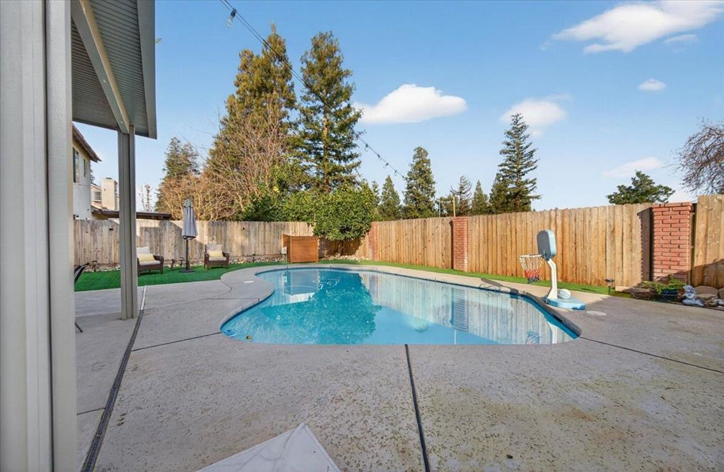 Image 47 of property listing at 8416 N Sharon Avenue, Fresno, CA 93720