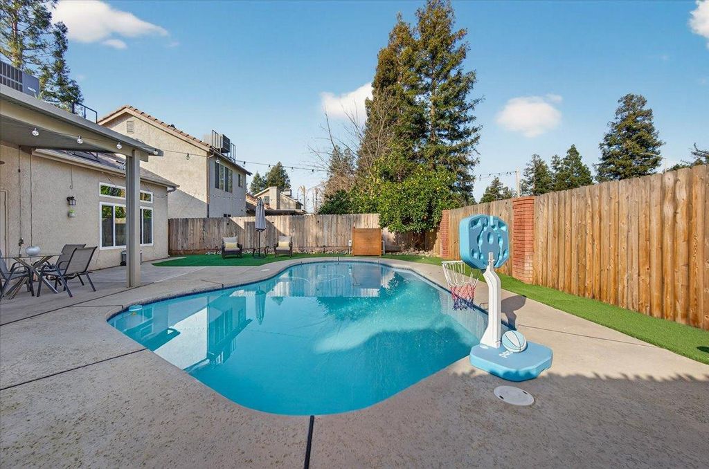 Image 48 of property listing at 8416 N Sharon Avenue, Fresno, CA 93720