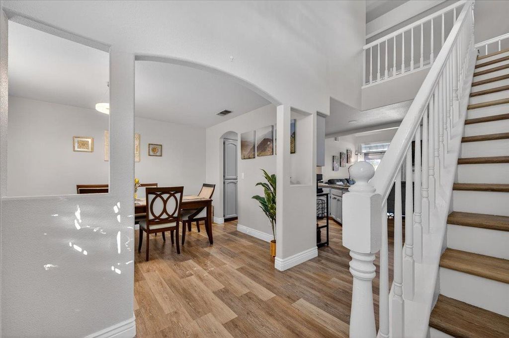 Image 5 of property listing at 8416 N Sharon Avenue, Fresno, CA 93720