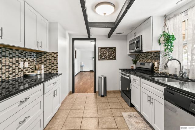 2006 Harlan Drive, Bellevue, NE 68005