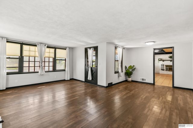 2006 Harlan Drive, Bellevue, NE 68005