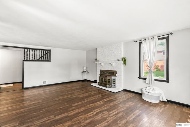 2006 Harlan Drive, Bellevue, NE 68005
