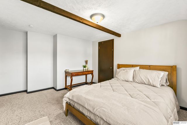 2006 Harlan Drive, Bellevue, NE 68005