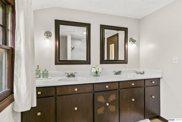 2006 Harlan Drive, Bellevue, NE 68005