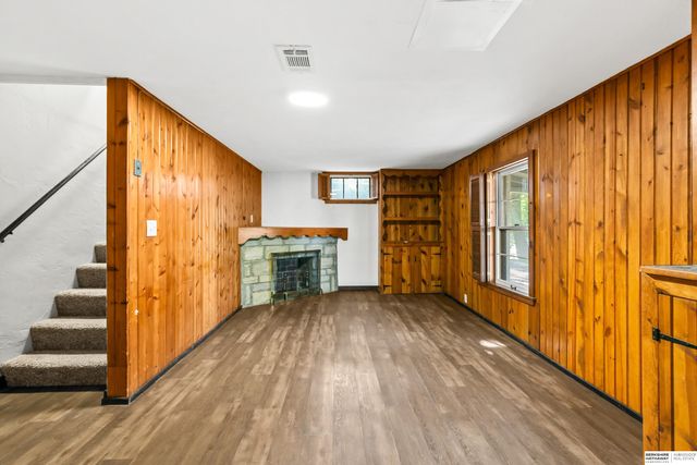 2006 Harlan Drive, Bellevue, NE 68005