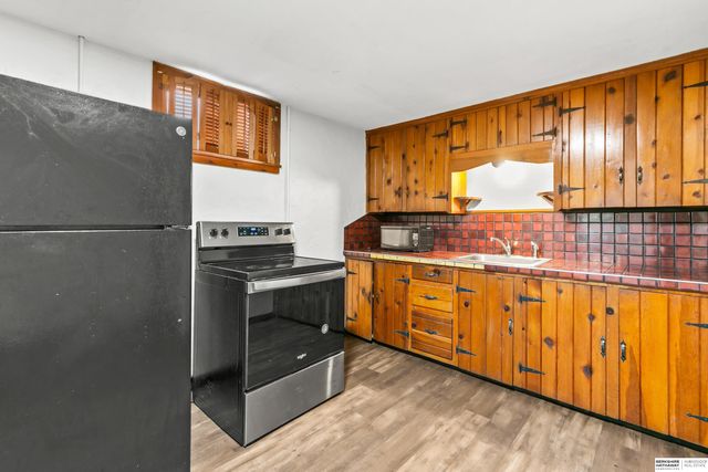 2006 Harlan Drive, Bellevue, NE 68005