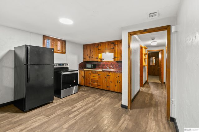 2006 Harlan Drive, Bellevue, NE 68005