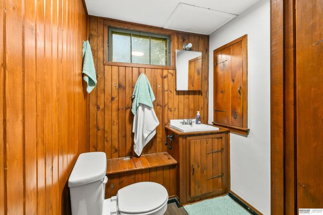 2006 Harlan Drive, Bellevue, NE 68005