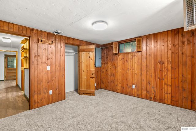 2006 Harlan Drive, Bellevue, NE 68005