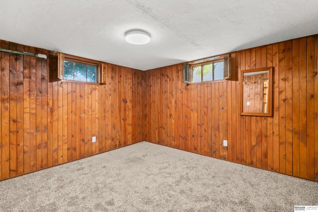 2006 Harlan Drive, Bellevue, NE 68005