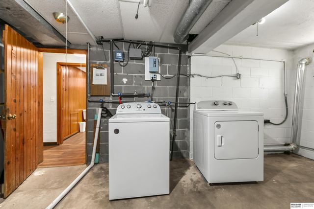2006 Harlan Drive, Bellevue, NE 68005