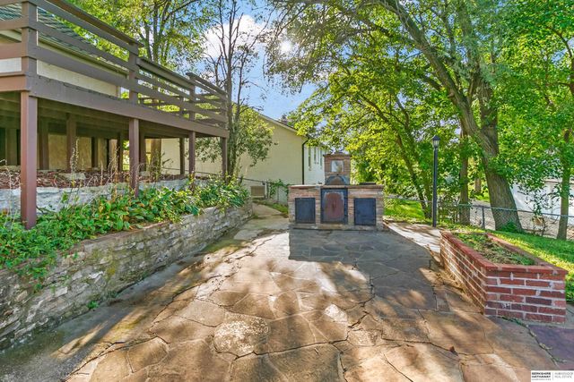2006 Harlan Drive, Bellevue, NE 68005