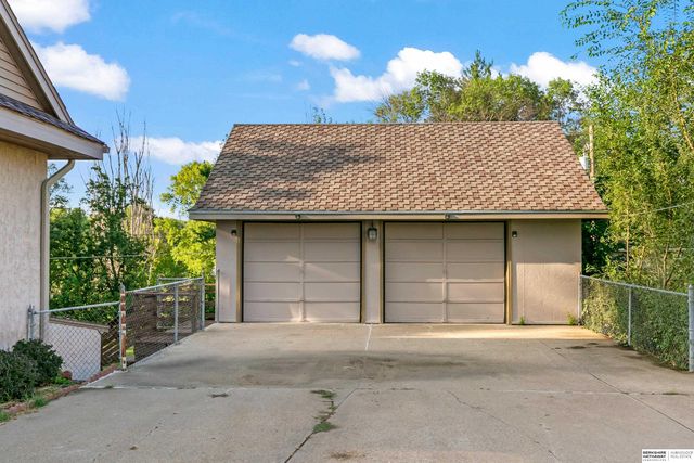 2006 Harlan Drive, Bellevue, NE 68005
