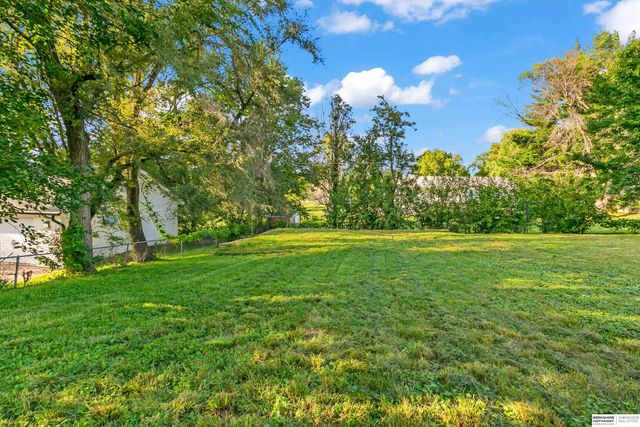 2006 Harlan Drive, Bellevue, NE 68005