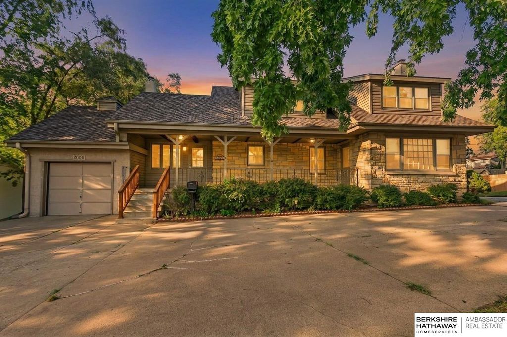 2006 Harlan Drive, Bellevue, NE 68005