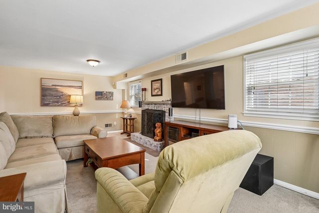 8435 CHERRY VALLEY LN, Alexandria, VA 22309