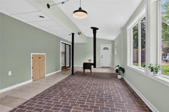 228 Deerfield Lane, Lawrence, KS 66049