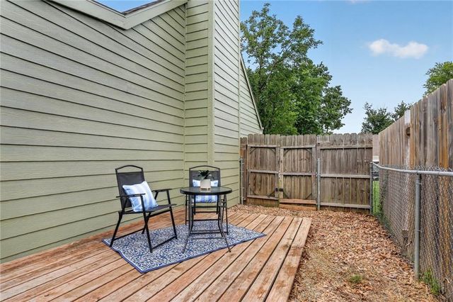 228 Deerfield Lane, Lawrence, KS 66049