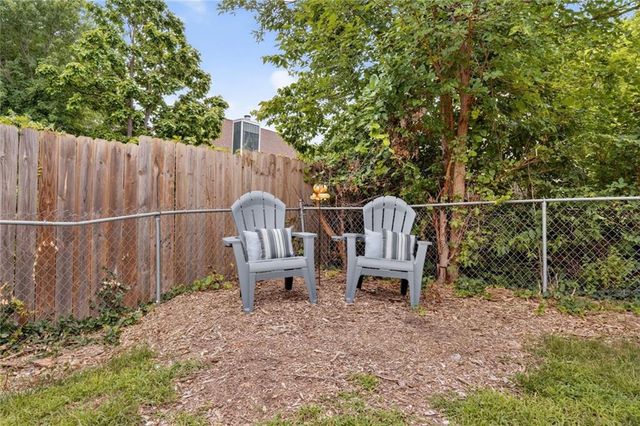 228 Deerfield Lane, Lawrence, KS 66049