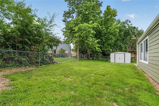 228 Deerfield Lane, Lawrence, KS 66049
