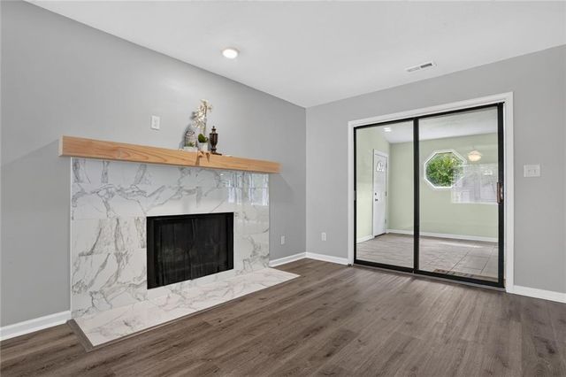 228 Deerfield Lane, Lawrence, KS 66049