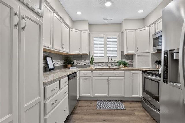 228 Deerfield Lane, Lawrence, KS 66049