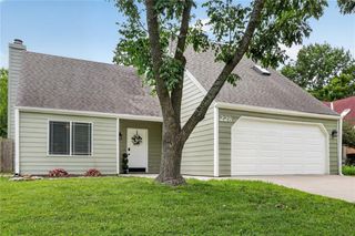 228 Deerfield Lane, Lawrence, KS 66049