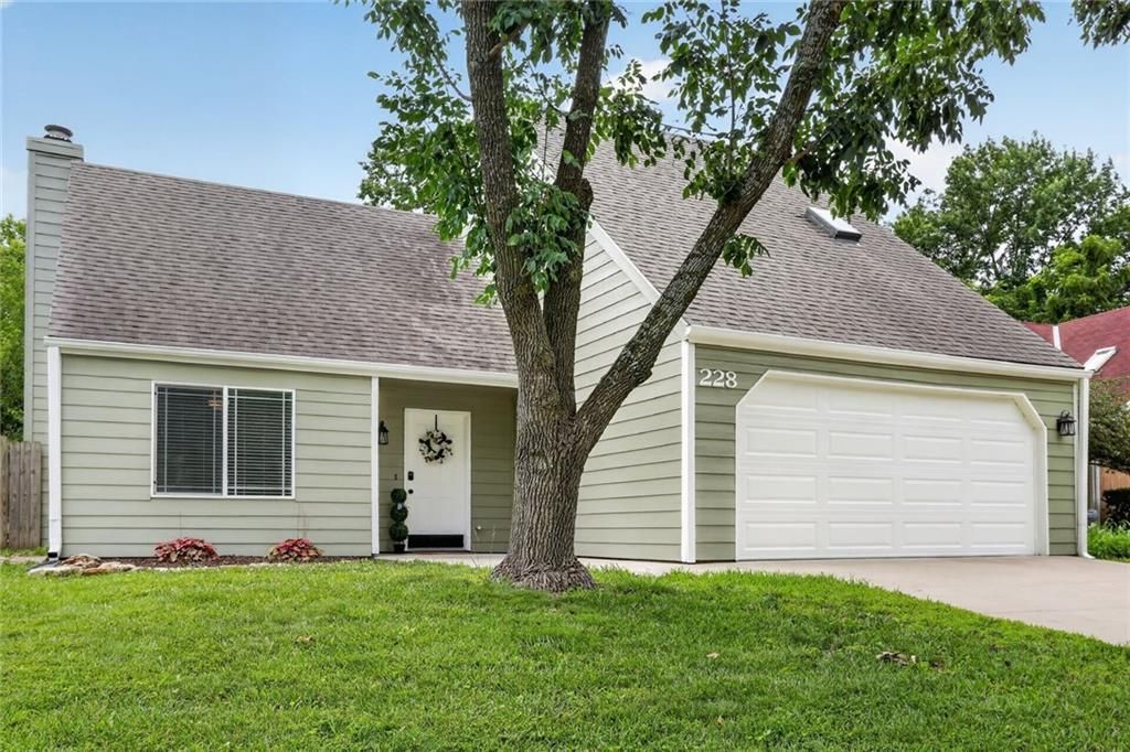 228 Deerfield Lane, Lawrence, KS 66049